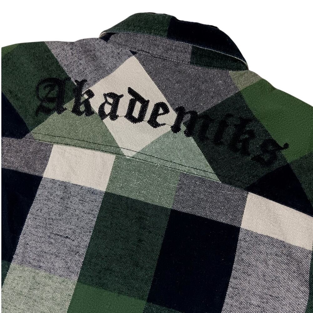 Akademiks Flannel Button Up Shirt Men's XL‎ Green Checkered Patched Logo Street